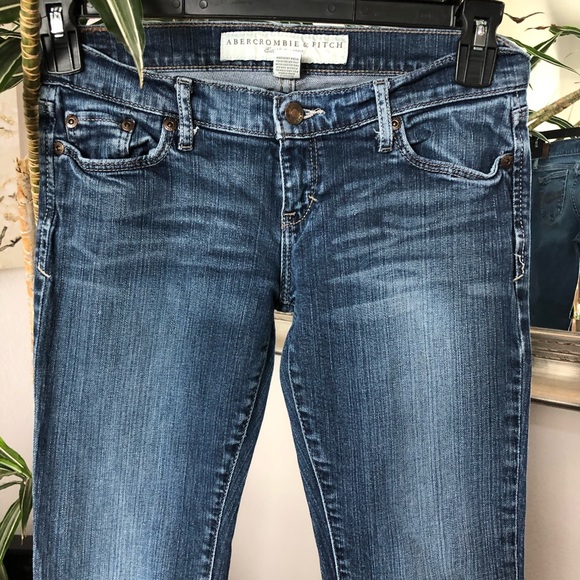 EUC Abercrombie & Fitch Bootcut Jeans Size 0 - Picture 2 of 8